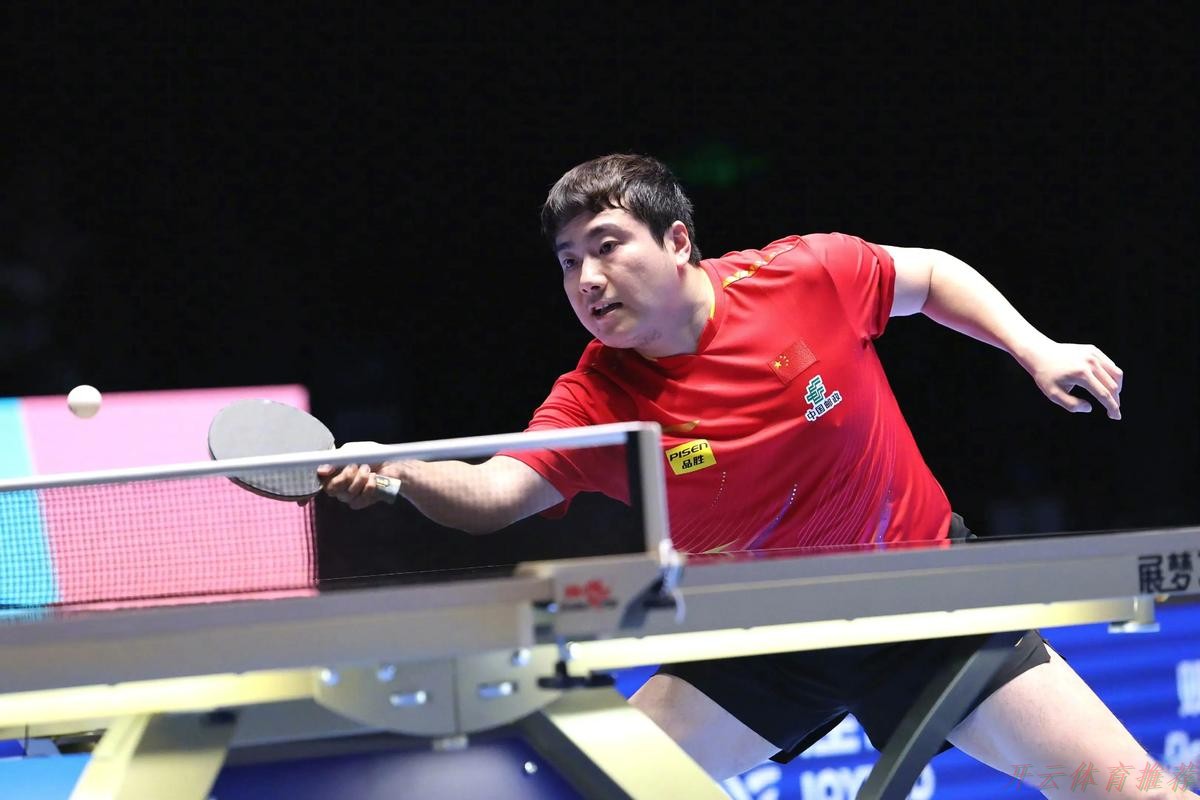 开云体育平台:国乒梁靖崑赛场幽默捡球引欢笑 开云体育平台:国乒梁靖崑赛场幽默捡球引欢笑